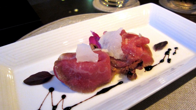 http://www.comfortablelife.asia/images/2011/06/ARMANI-Ristorante-GINZA_42.1.jpg