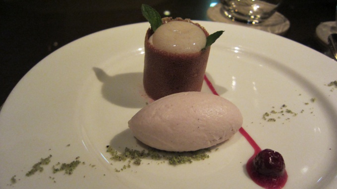 http://www.comfortablelife.asia/images/2011/06/ARMANI-Ristorante-GINZA_84.jpg