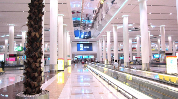 http://www.comfortablelife.asia/images/2011/06/Dubai_Airport_02.jpg