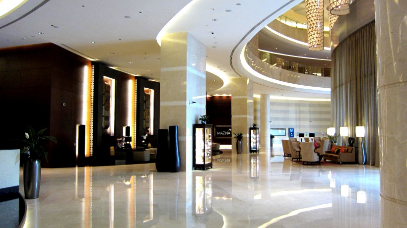 http://www.comfortablelife.asia/images/2011/06/Dubai_Airport_09.jpg