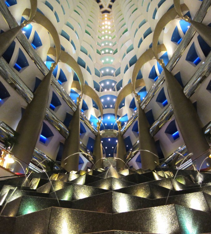 http://www.comfortablelife.asia/images/2011/07/Burj-Al-Arab-Lobby-Fountain_002-680x752.jpg