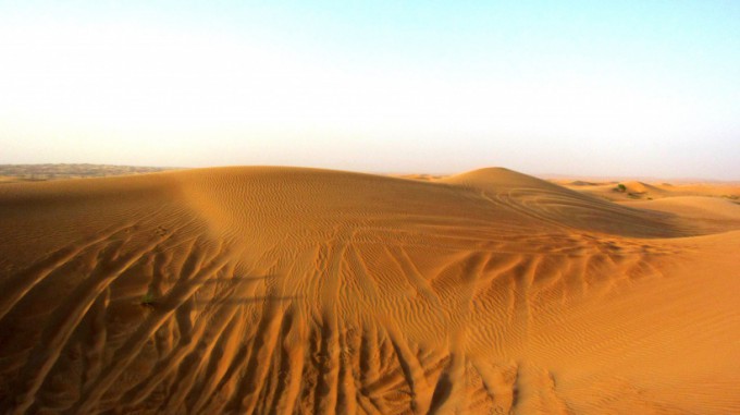 http://www.comfortablelife.asia/images/2011/08/08-Desert-Safari_008-680x381.jpg