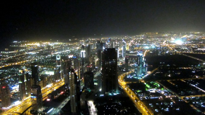 http://www.comfortablelife.asia/images/2011/08/Burj-Khalifa_At-the-top_31-680x381.jpg