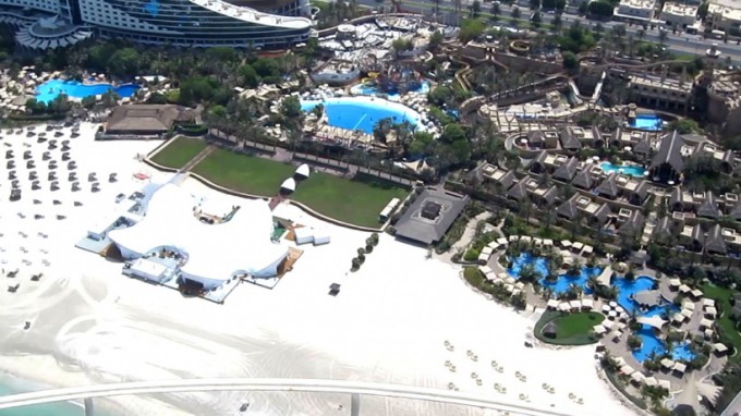 http://www.comfortablelife.asia/images/2011/08/Jumeirah-Beach-Hotel12-680x382.jpg