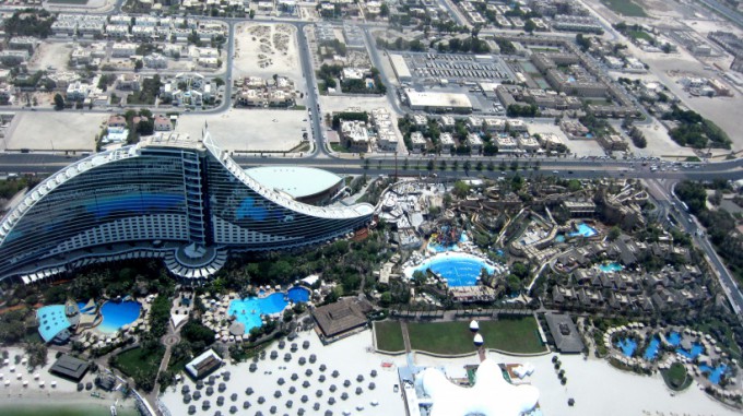 http://www.comfortablelife.asia/images/2011/08/Jumeirah-Beach-Hotel13-680x381.jpg