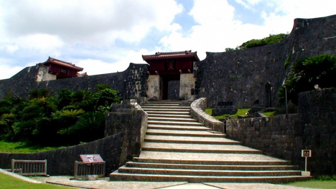 http://www.comfortablelife.asia/images/2011/08/Okinawa_while-away_05-680x382.jpg