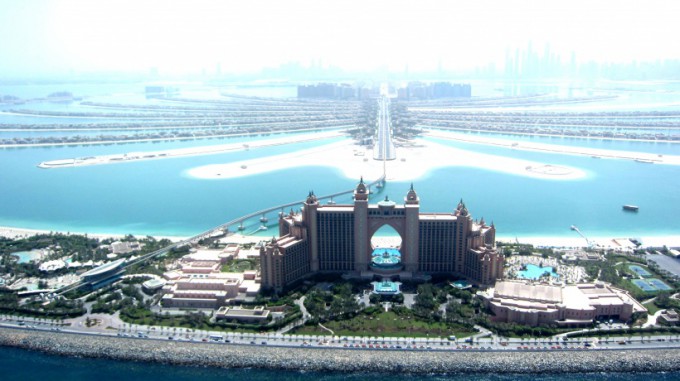 http://www.comfortablelife.asia/images/2011/09/05-Heli-Dubai_022-680x381.jpg