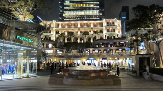 http://www.comfortablelife.asia/images/2011/10/ThePeninsulaHongKong_14-680x381.jpg