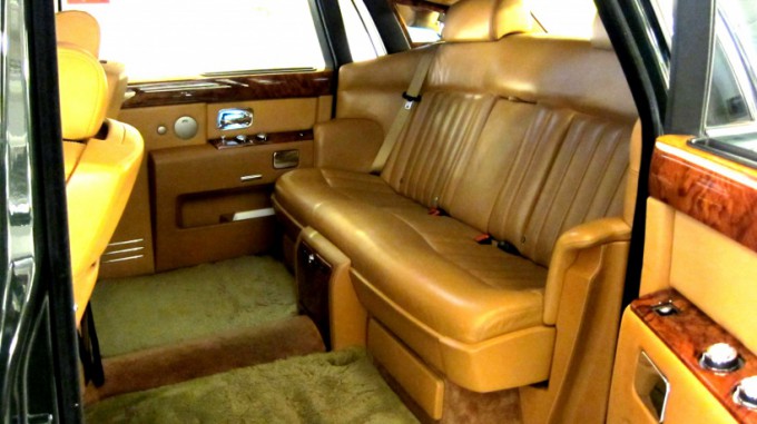 http://www.comfortablelife.asia/images/2011/11/Rolls-RoycePhantom2011_06-680x381.jpg