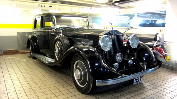 http://www.comfortablelife.asia/images/2011/11/Rolls-RoycePhantom2011_09-680x381.jpg