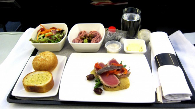 http://www.comfortablelife.asia/images/2011/12/Cathay-Business-HKtoNari_May.2011_05-680x381.jpg