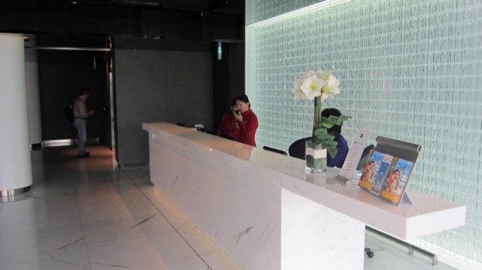 http://www.comfortablelife.asia/images/2011/12/HKIA_TheCabinLounge2011_07-680x381.jpg