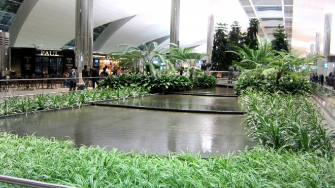 http://www.comfortablelife.asia/images/2012/01/Dubai.Airport.2011_07.5-680x381.jpg