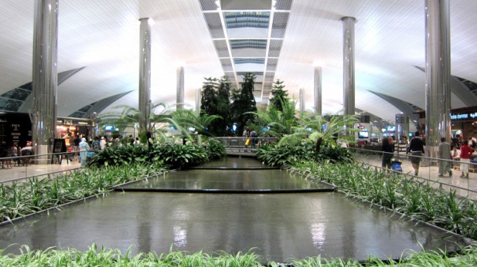 http://www.comfortablelife.asia/images/2012/01/Dubai.Airport.2011_08-680x381.jpg