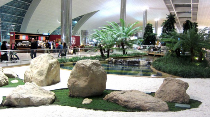 http://www.comfortablelife.asia/images/2012/01/Dubai.Airport.2011_13.5-680x381.jpg