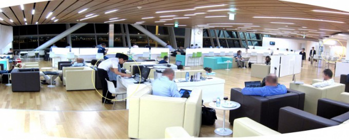 http://www.comfortablelife.asia/images/2012/01/KAL-ConA_Lounge.Pano2_-680x274.jpg