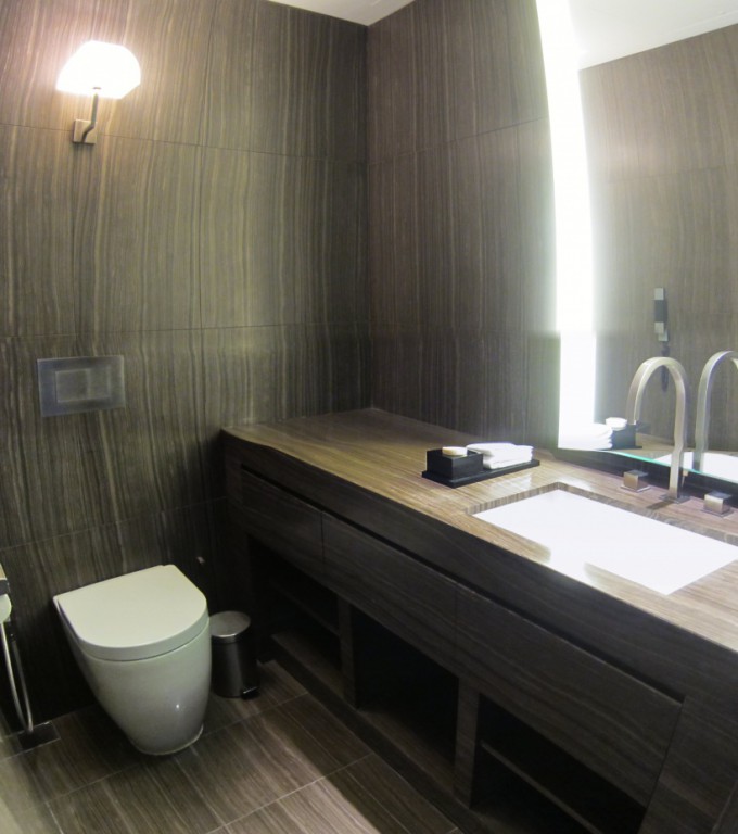 http://www.comfortablelife.asia/images/2012/03/Armani-Toilet05-680x768.jpg