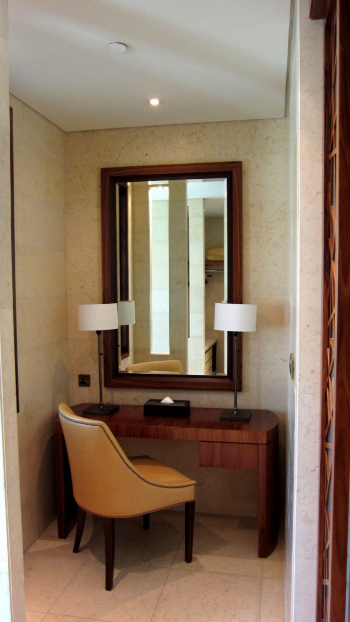 http://www.comfortablelife.asia/images/2012/05/Raffles-Dubai.2011.B_58-680x1210.jpg
