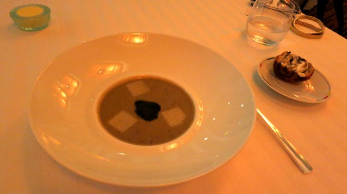 http://www.comfortablelife.asia/images/2012/07/GuySavoy.2012_48-680x382.jpg