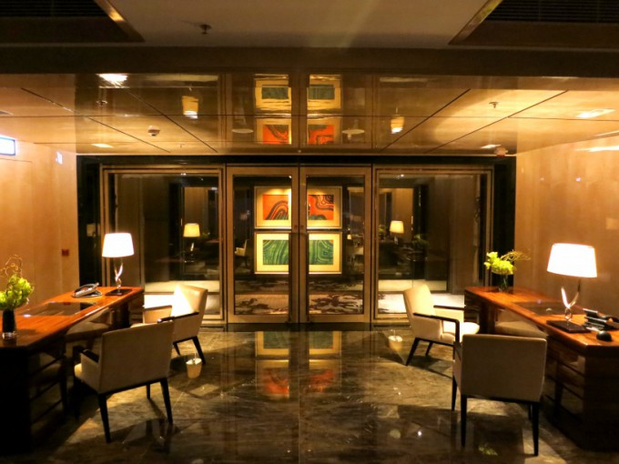 http://www.comfortablelife.asia/images/2013/01/The-Ritz-Carlton-Club.2012_40-680x510.jpg