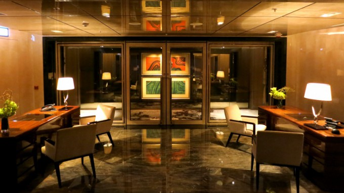 http://www.comfortablelife.asia/images/2013/01/The-Ritz-Carlton-Club.2012_40.5-680x382.jpg