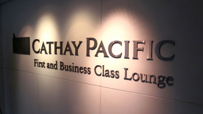 http://www.comfortablelife.asia/images/2013/04/Cathay_Business-Class-Lounge.2012_02-680x382.jpg