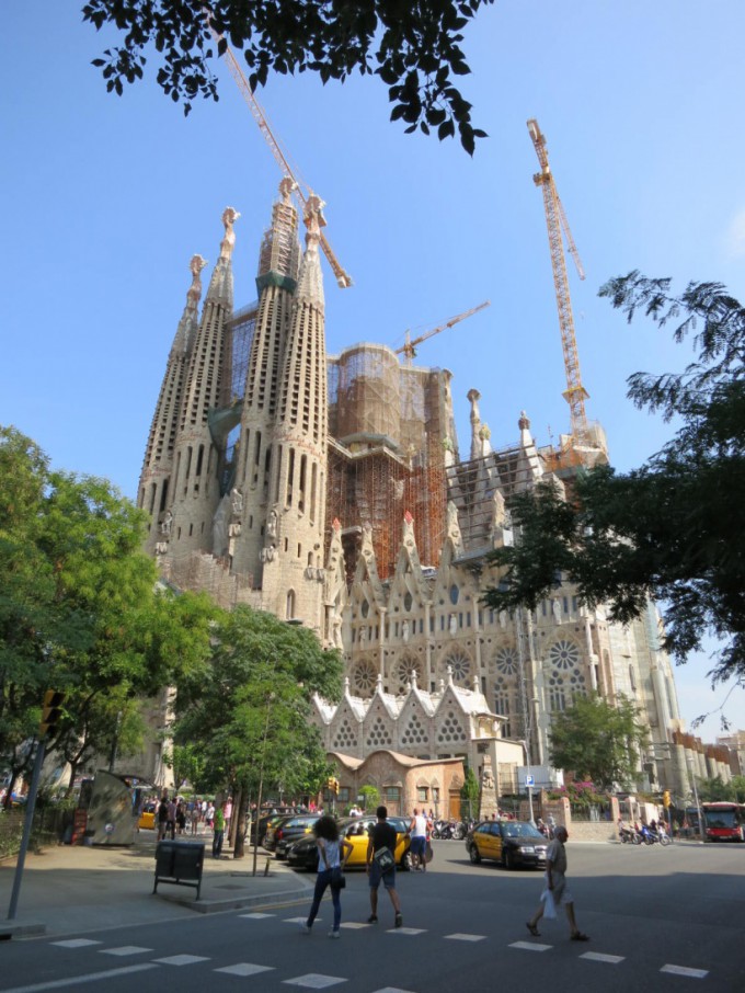 http://www.comfortablelife.asia/images/2013/08/Sagrada-Familia.2012_041-680x906.jpg