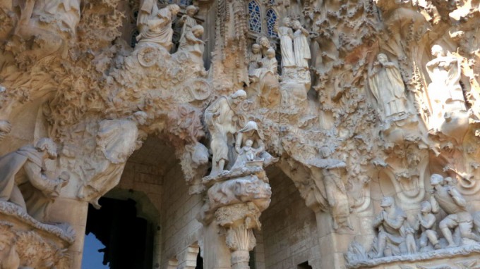 http://www.comfortablelife.asia/images/2013/08/Sagrada-Familia_3647.5-680x382.jpg