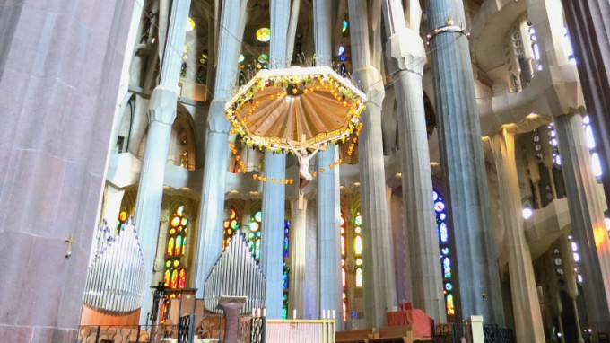 http://www.comfortablelife.asia/images/2013/09/Sagrada-Familia.2012_26.5-680x382.jpg