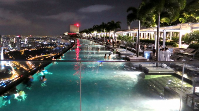 http://www.comfortablelife.asia/images/2014/01/Infinity-Pool-680x382.jpg