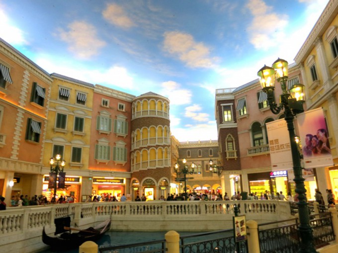 http://www.comfortablelife.asia/images/2014/01/The-Venetian-Macao.2013_18-680x510.jpg