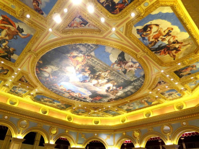 http://www.comfortablelife.asia/images/2014/01/The-Venetian-Macao.2013_24-680x510.jpg