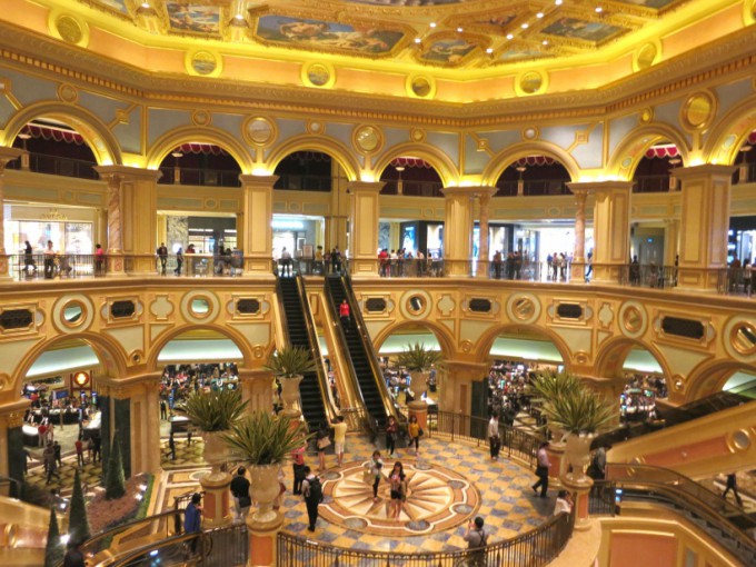 http://www.comfortablelife.asia/images/2014/01/The-Venetian-Macao.2013_25-680x510.jpg