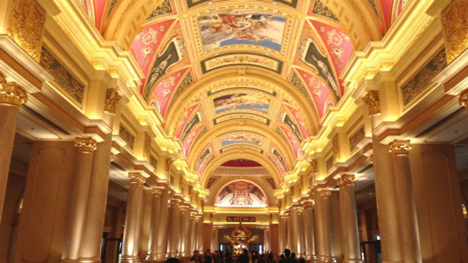 http://www.comfortablelife.asia/images/2014/01/The-Venetian-Macao.top24-680x382.jpg