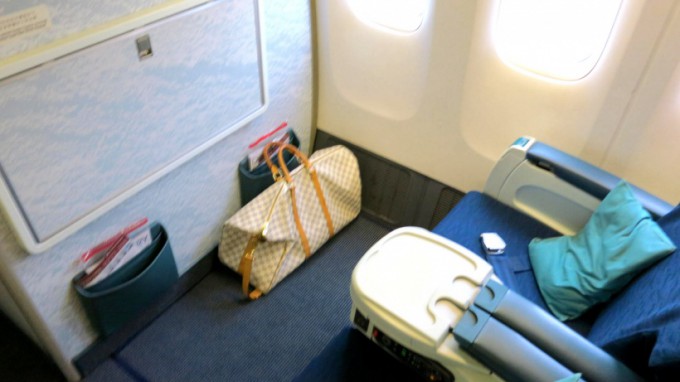 http://www.comfortablelife.asia/images/2014/03/Cathay.B777_2013_05-680x382.jpg