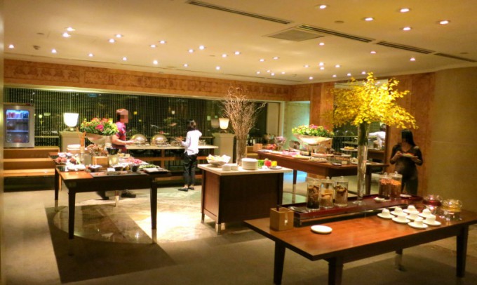 http://www.comfortablelife.asia/images/2014/04/Grand-Club-Lounge_008-680x406.jpg