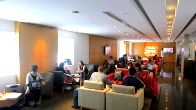 http://www.comfortablelife.asia/images/2014/05/Cathay.Business-Class_030-680x382.jpg