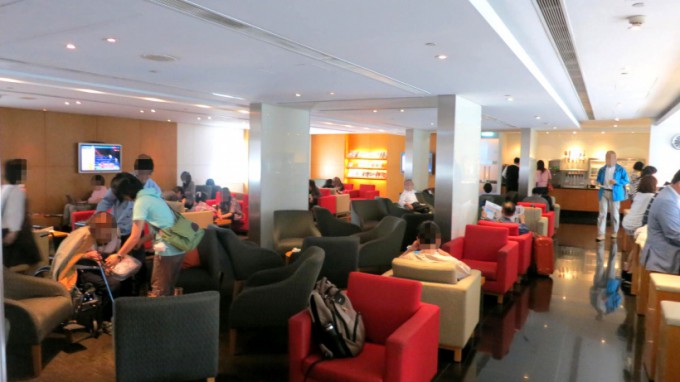 http://www.comfortablelife.asia/images/2014/05/Cathay.Business-Class_044-680x382.jpg