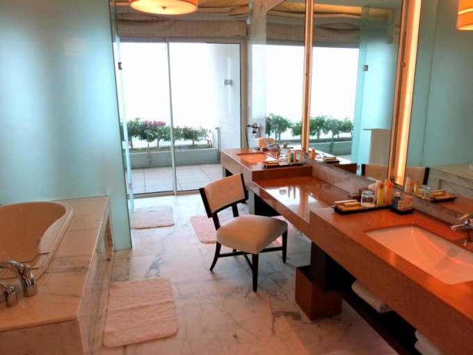 http://www.comfortablelife.asia/images/2014/09/Presidential-Suite.2014_17-680x510.jpg