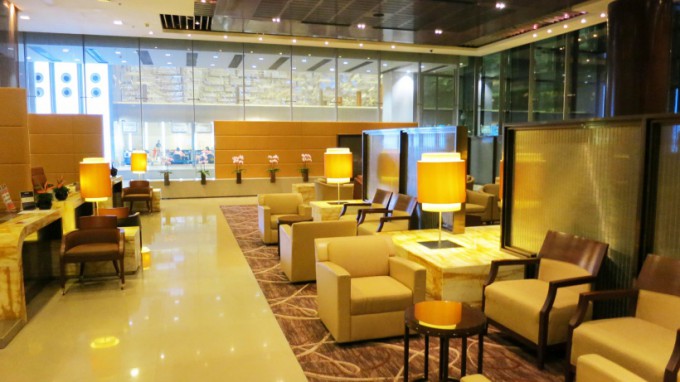 http://www.comfortablelife.asia/images/2014/12/First-Class-check-in-reception_04-680x382.jpg