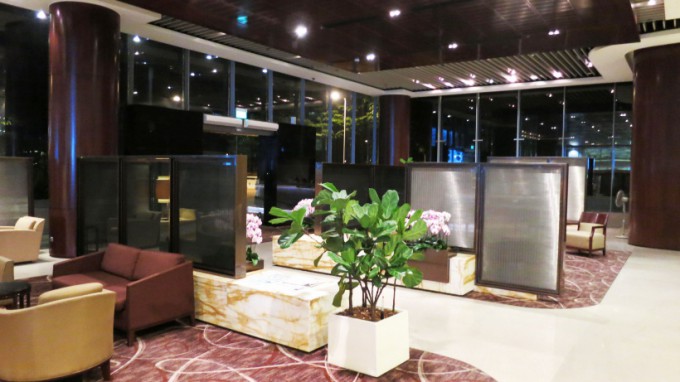 http://www.comfortablelife.asia/images/2014/12/First-Class-check-in-reception_05-680x382.jpg