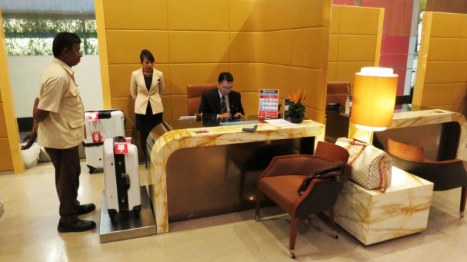 http://www.comfortablelife.asia/images/2014/12/First-Class-check-in-reception_07-680x382.jpg