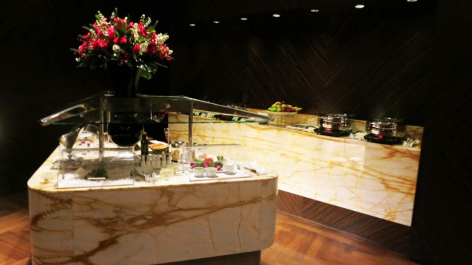 http://www.comfortablelife.asia/images/2014/12/First-Class-check-in-reception_68-680x382.jpg