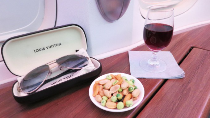 http://www.comfortablelife.asia/images/2015/04/CX-First-class-Lunch_002-680x382.jpg