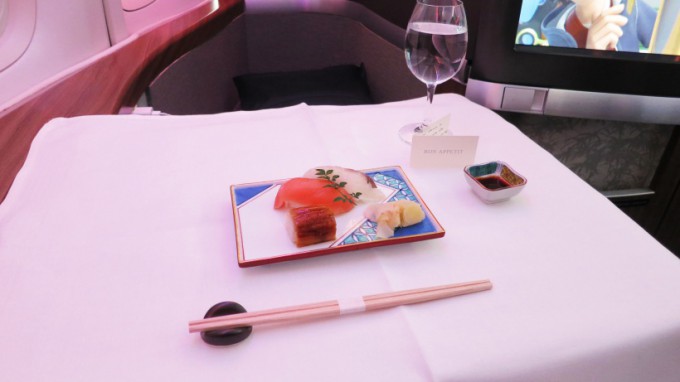 http://www.comfortablelife.asia/images/2015/04/CX-First-class-Lunch_004-680x382.jpg