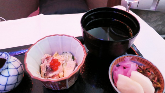 http://www.comfortablelife.asia/images/2015/04/CX-First-class-Lunch_027-680x382.jpg