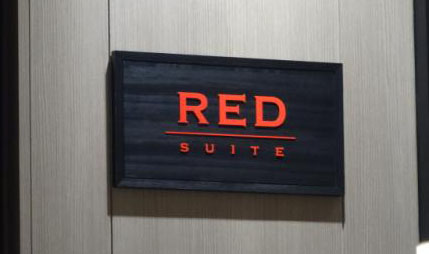 Red Suite Lounge00