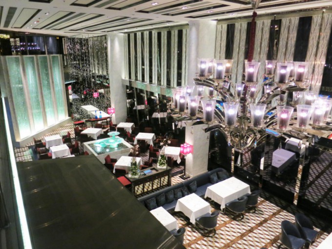 http://www.comfortablelife.asia/images/2015/05/Ritz-Carlton-Club_003-680x510.jpg