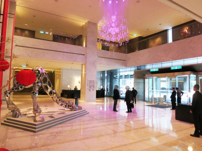 http://www.comfortablelife.asia/images/2015/09/Le-Meridien-Taipei-Entrance_007-680x510.jpg