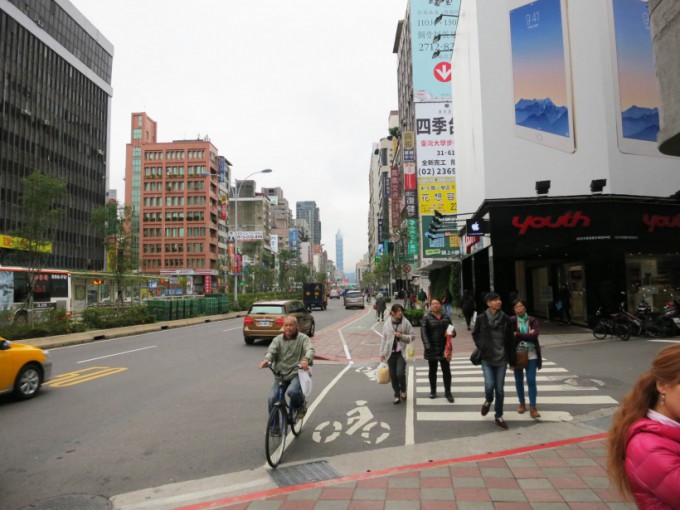 http://www.comfortablelife.asia/images/2015/11/Taipei101_001-680x510.jpg